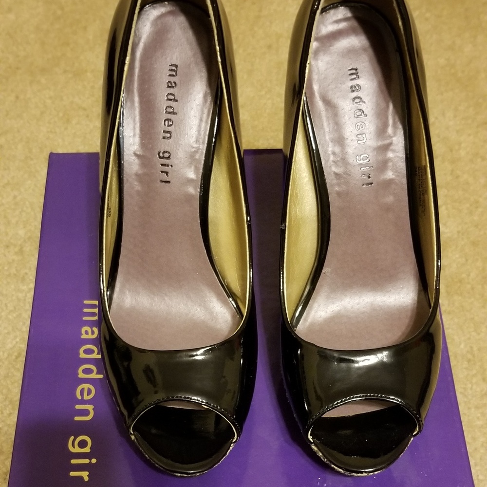 Madden Girl Olicia Black/Snack Heels